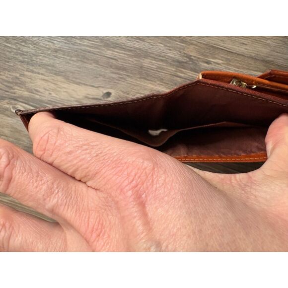 VTG Dooney & Bourke Brown British Tan All Weather Leather Kiss Lock Wallet - Picture 10 of 12